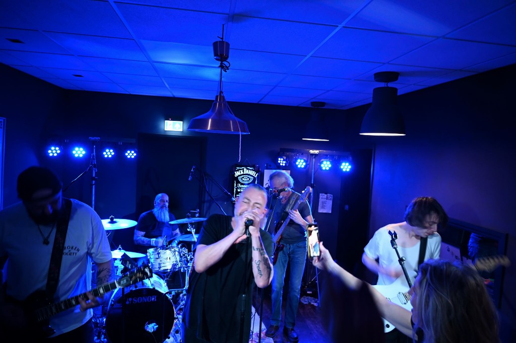 ../Images/10 jaar Ro's Barbershop 355.jpg